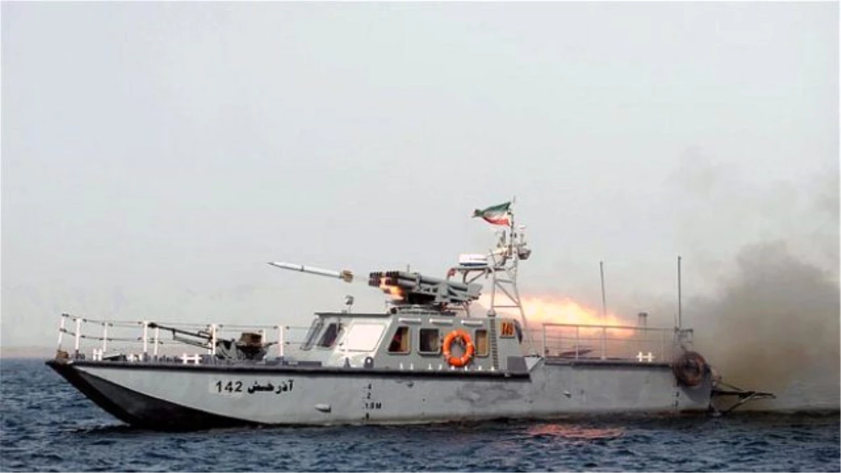 İran, ABD Gemisine Füze Fırlattı