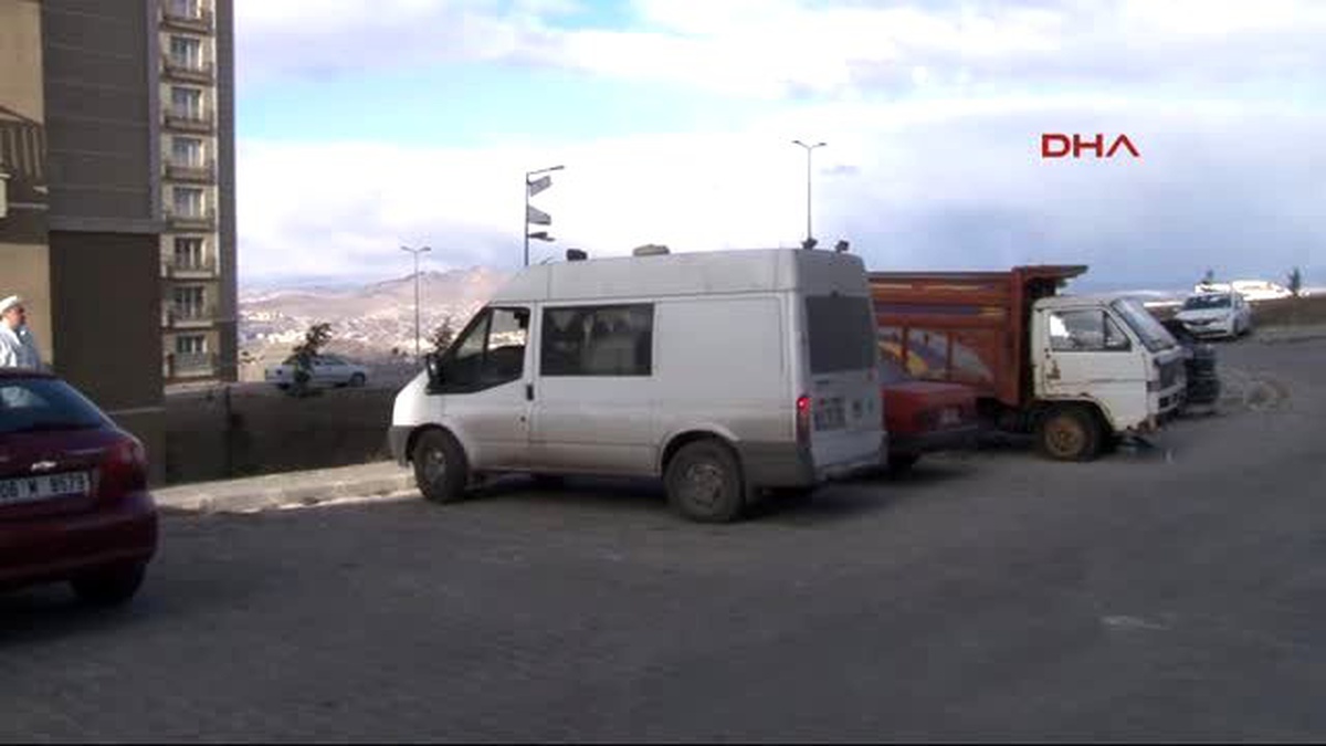Işid\'li 2 Canlı Bombanın Yakalandığı Bölgede Bombalı Araç Paniği