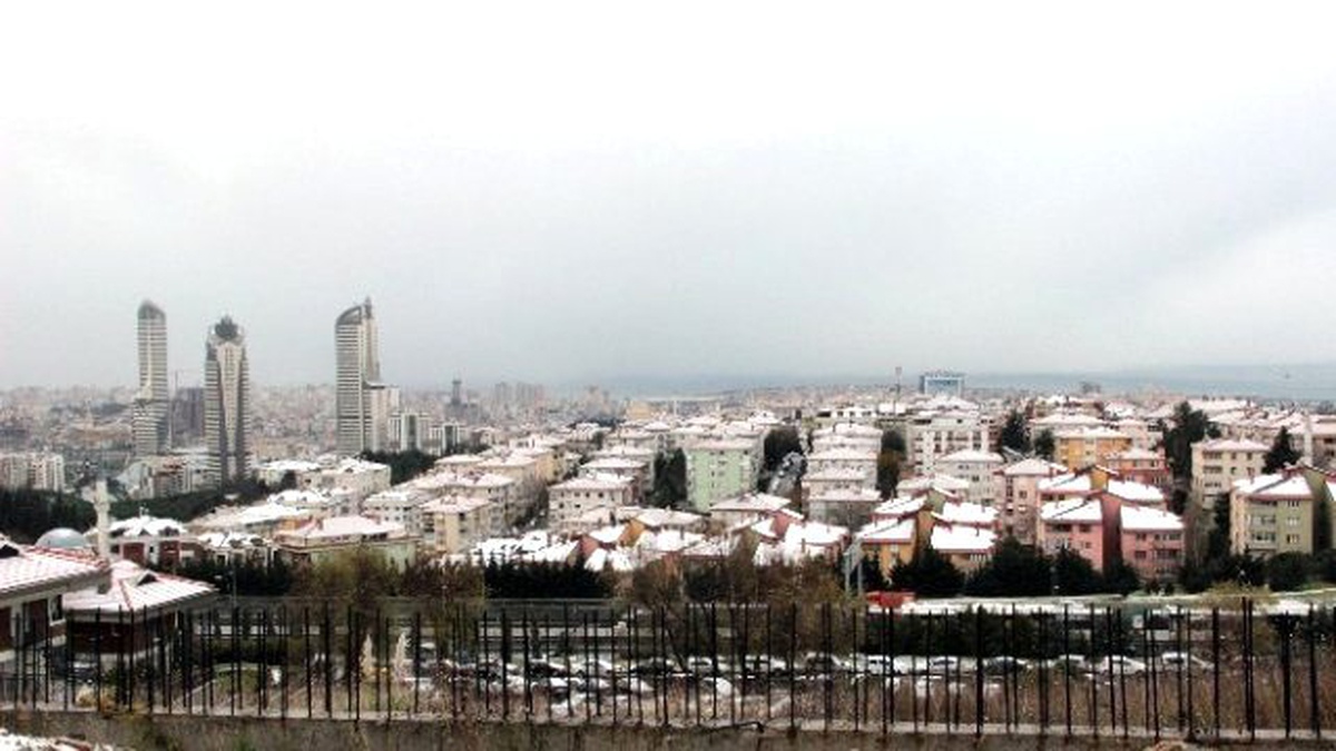 İstanbul\'da Kar Yağışı Bazı Bölgelerde Etkisin Arttırdı