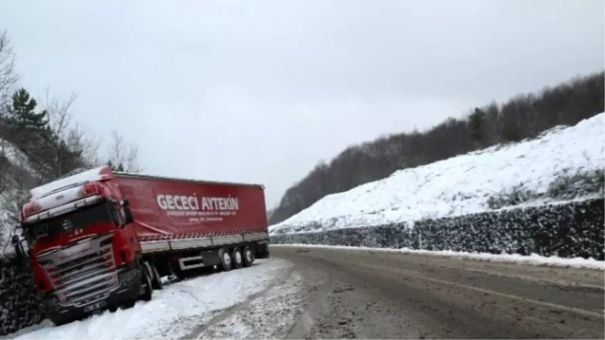 Kar Yağışı Trafiği Olumsuz Etkiledi