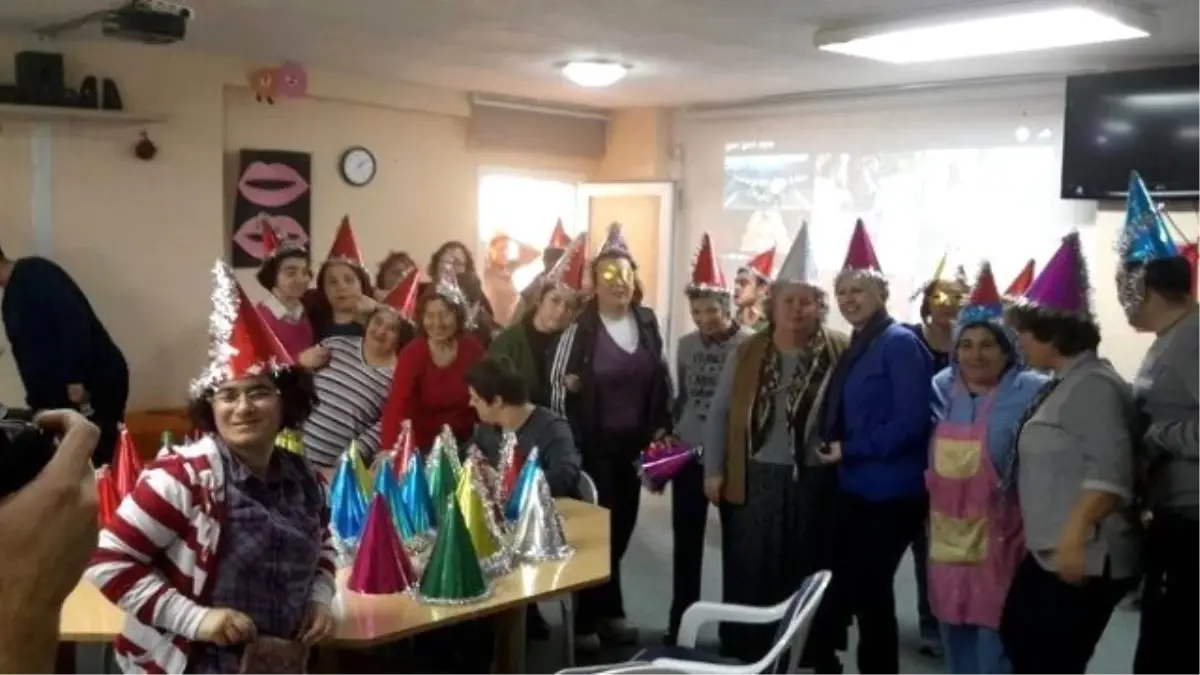 Kuşadası Engelliler Köyü\'nde Erken Yılbaşı Kutlaması