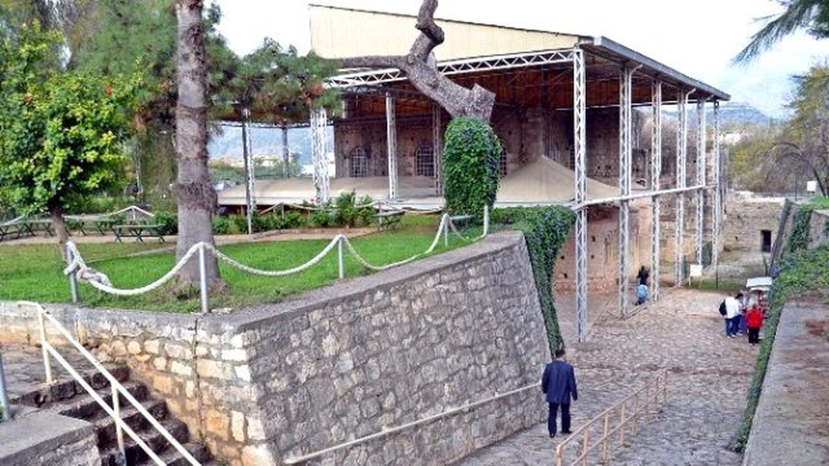 Ruslar Noel Baba'yı Yalnız Bıraktı, Esnaf Kan Ağlıyor