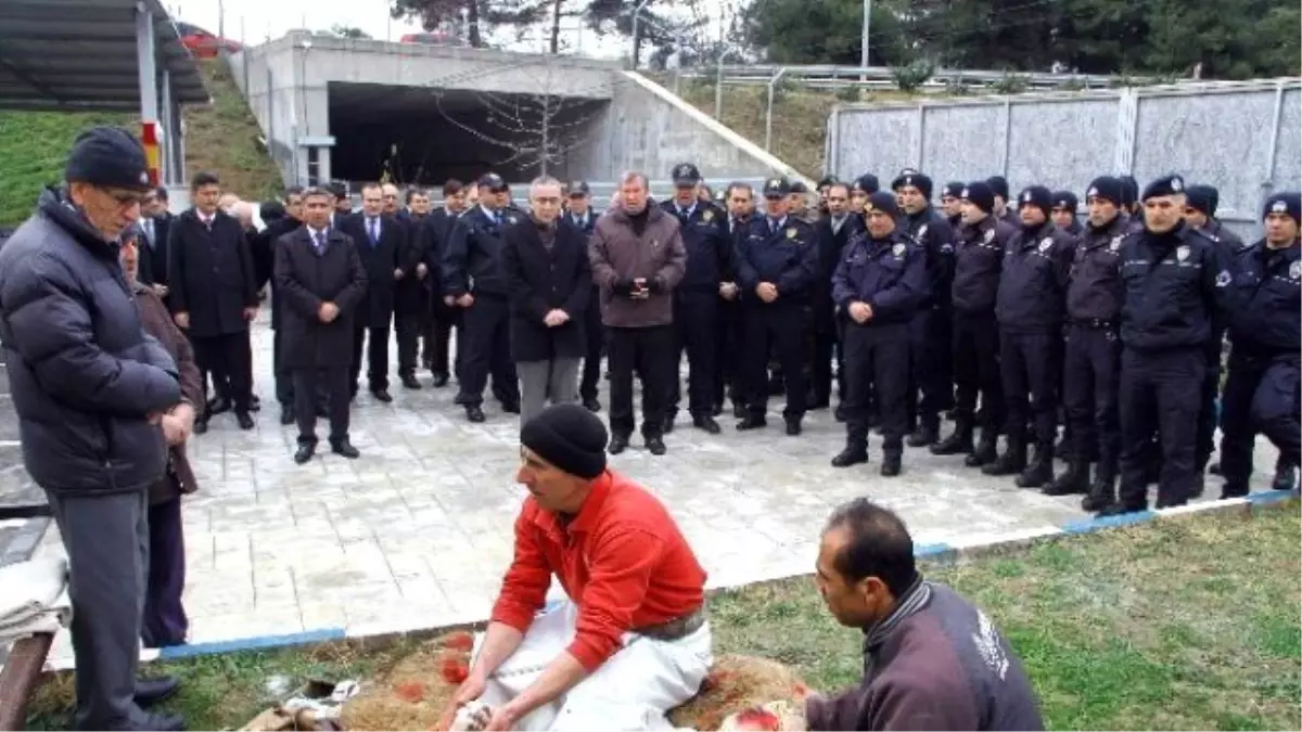 Samsun Emniyet Müdürlüğü Doğudaki Polisler İçin Kurban Kesti