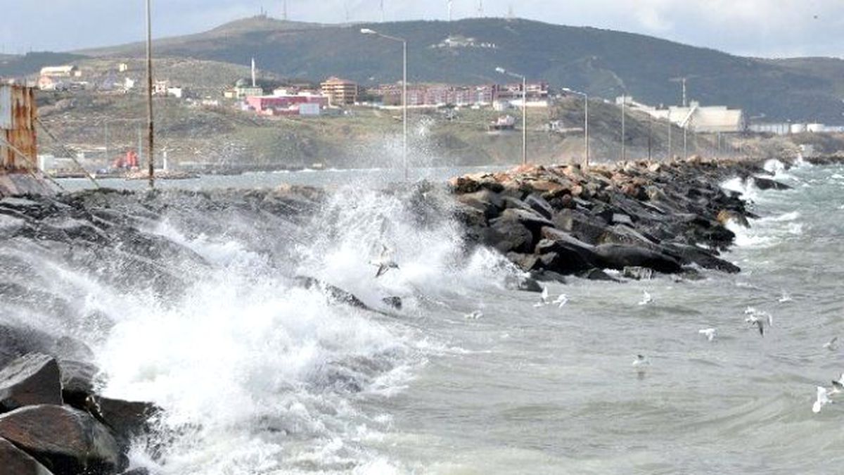 Şiddetli Rüzgar Deniz Ulaşımını Aksattı