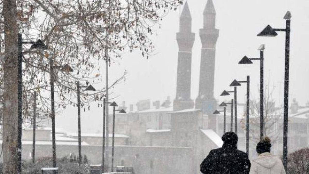 Sivas\'ta Kar Yağışı Etkili Oldu