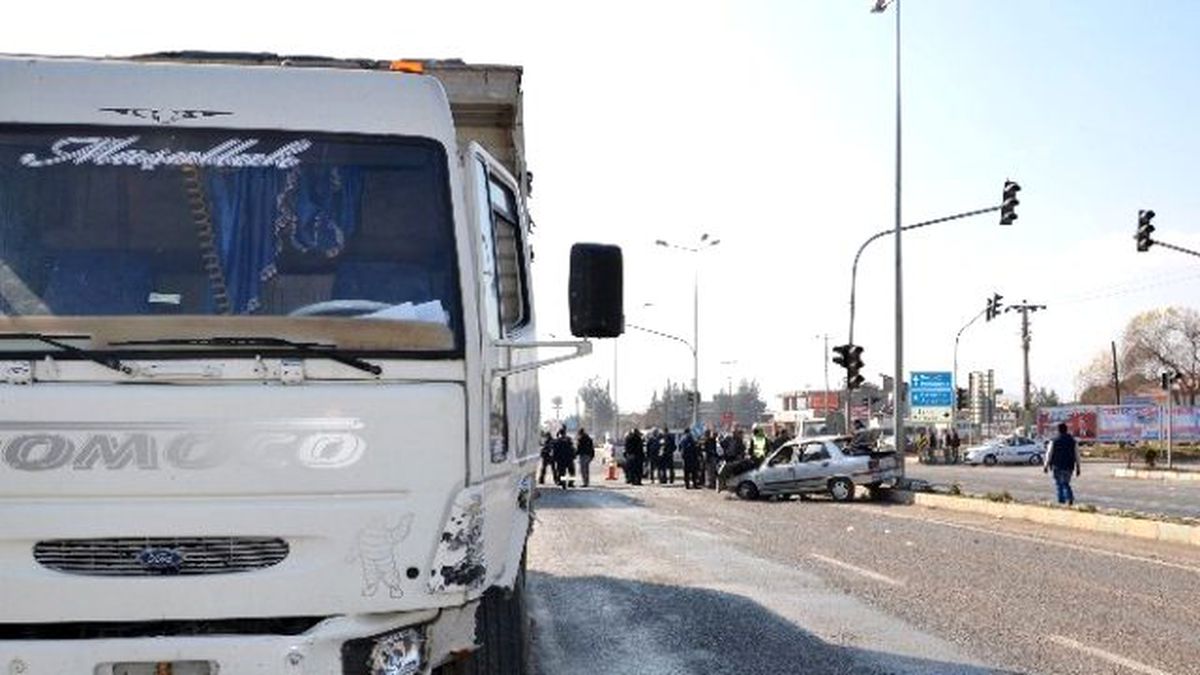 Türkoğlu\'nda 3 Araç Kaza Yaptı: 3 Yaralı