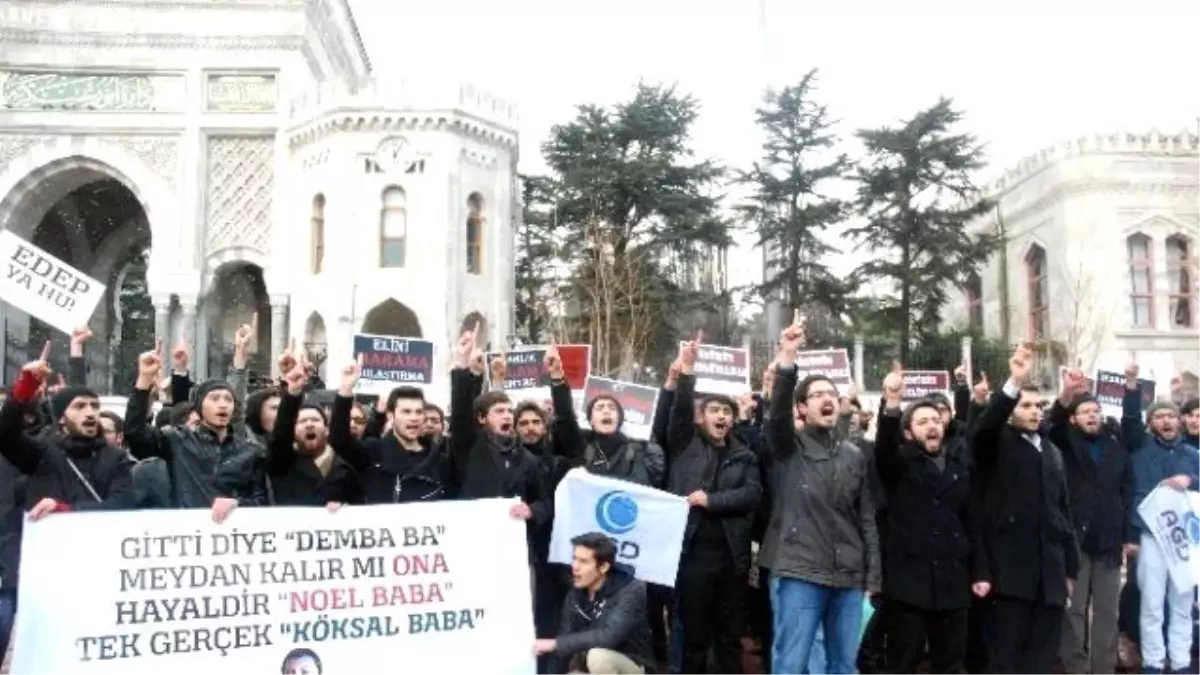 Üniversite Öğrencilerinden "Yılbaşı" Protestosu