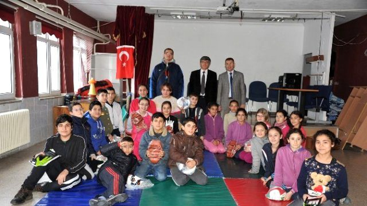 Atık Pil Toplama Yarışmasında Dereceye Giren Okullara Hediyeleri Verildi
