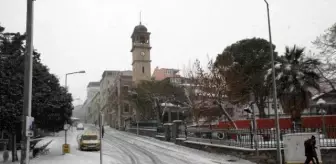 Balıkesir'de Kar Kırsal Kesimdeki 136 Mahallenin Yolunu Ulaşıma Kapattı