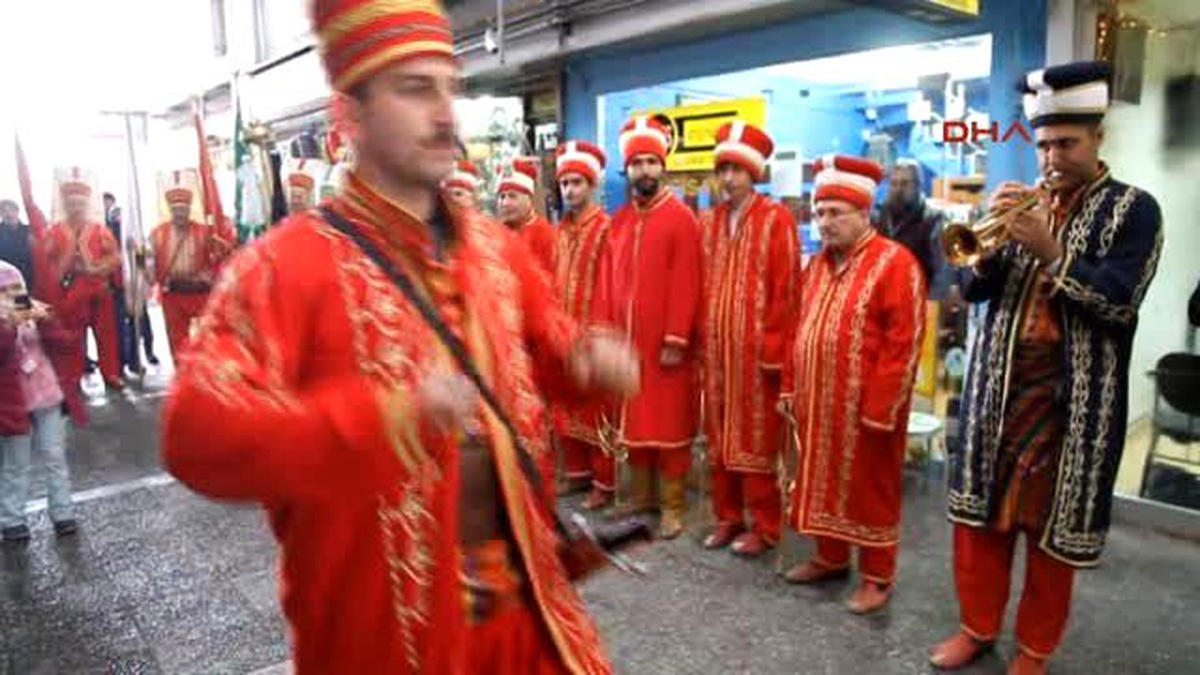 Balıkesir\'de Yılbaşı Eğlencelerine Mehteranlı Protesto
