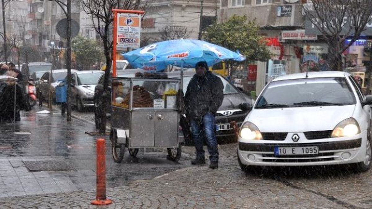 Bandırma\'da Kar Yağışı Başladı