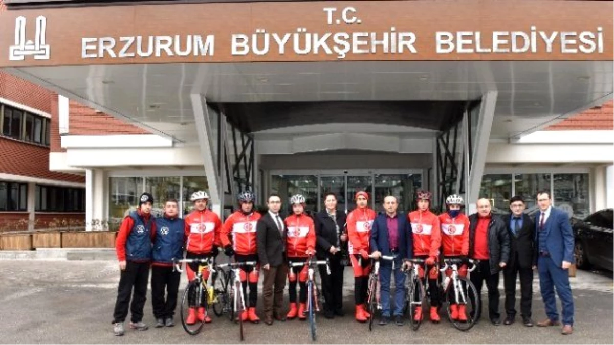 Bisiklet Sporcuları Büyükşehir\'i Ziyaret Etti