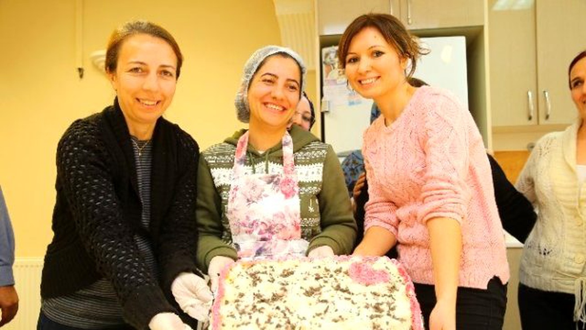 Bucalı Kursiyerlerden Tatlı Yeni Yıl Sürprizi