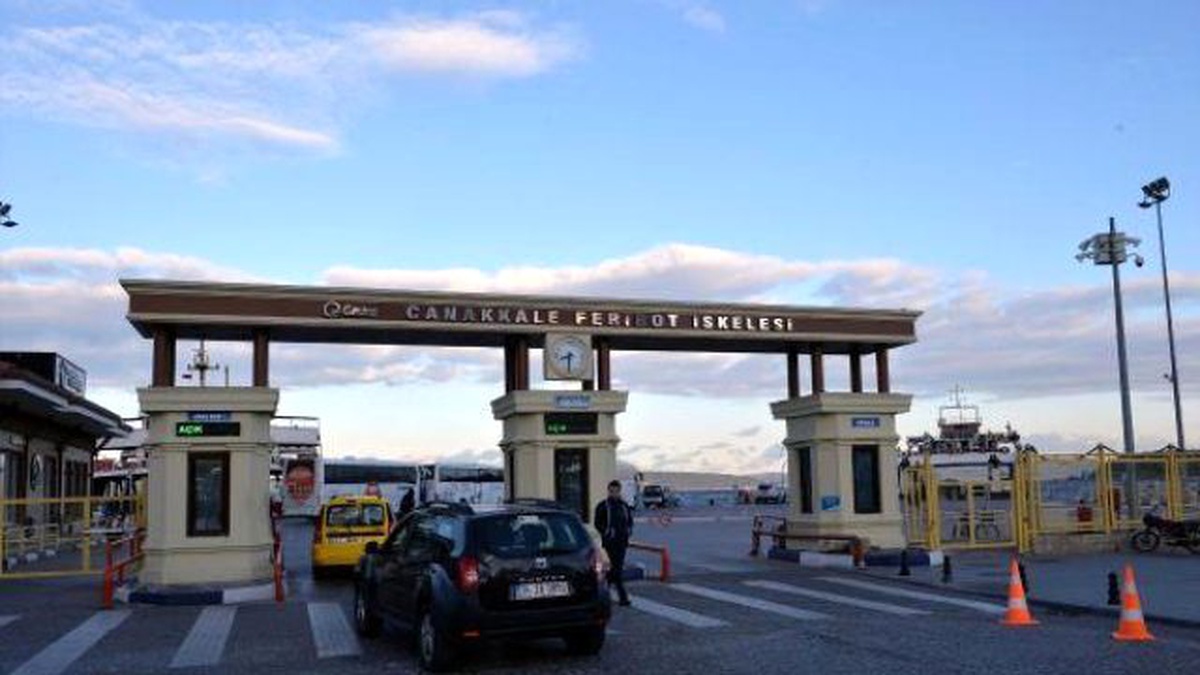 Çanakkale\'de Feribot Seferlerine Fırtına Engeli