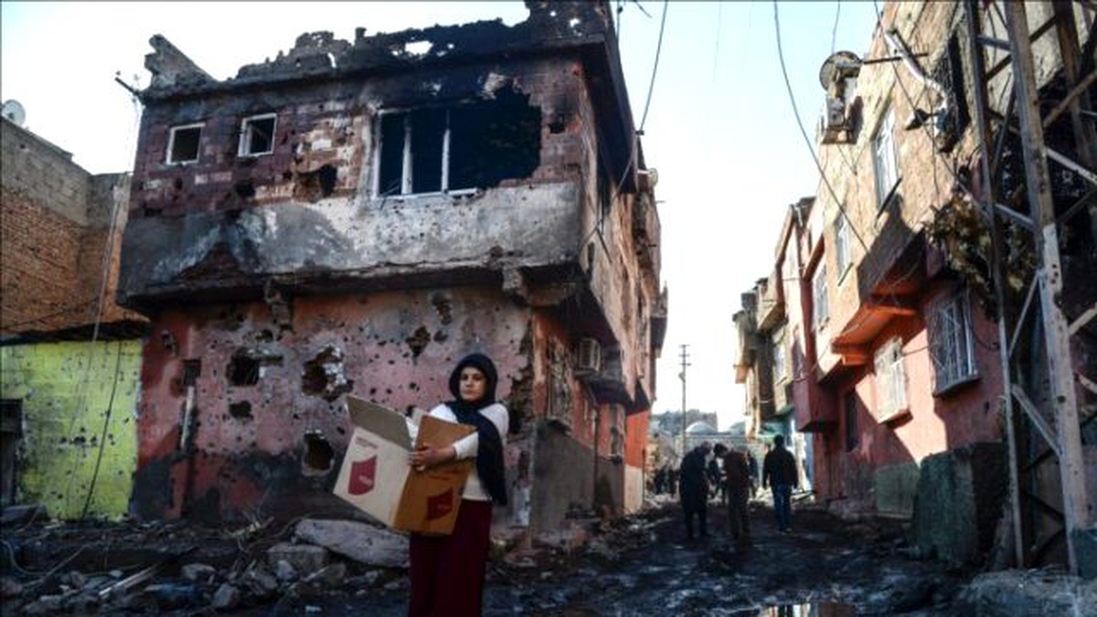 Diyarbakır Sur\'da Basın Açıklaması, Toplantı ve Yürüyüşler Yasaklandı