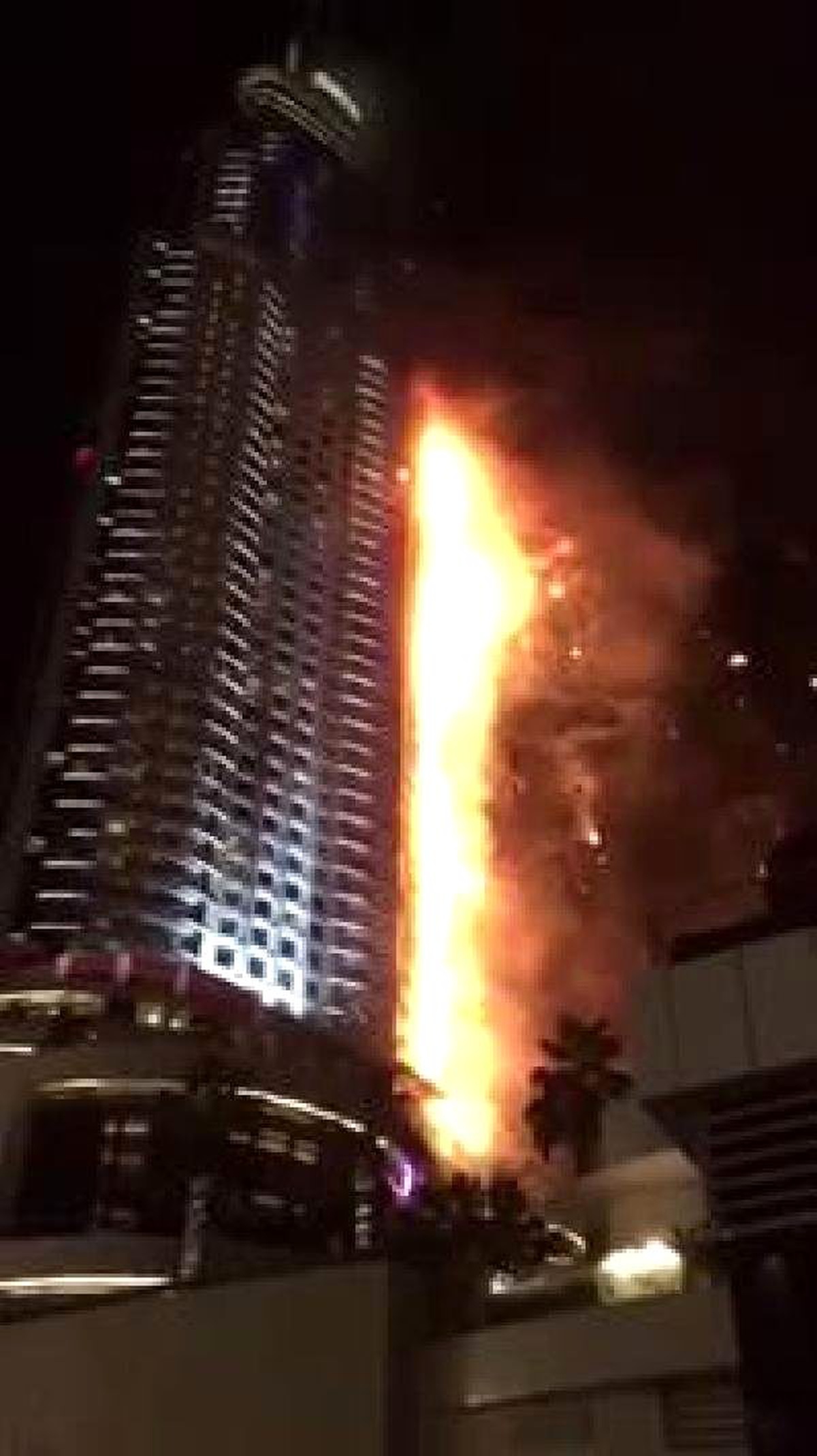 Dubai\'deki 63 Katlı Gökdelendeki Yangından İlk Görüntüler!