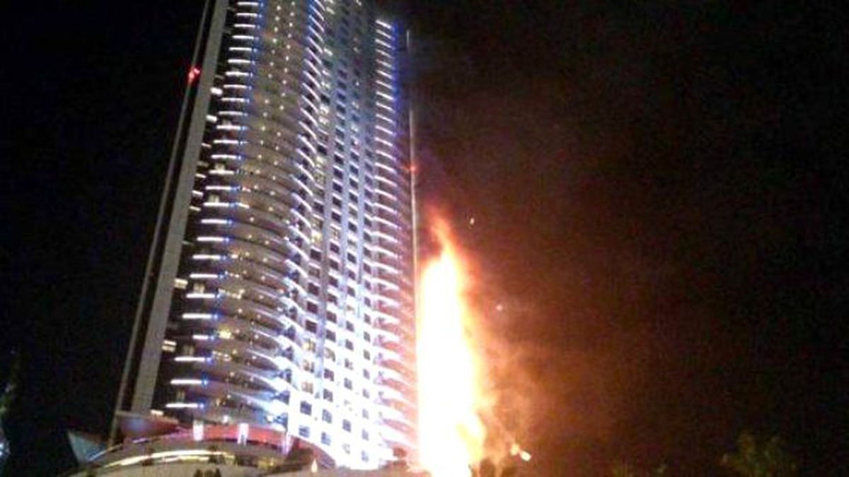 Dubai'de 63 katlı Lüks Gökdelende Yangın Çıktı: 14 Yaralı!