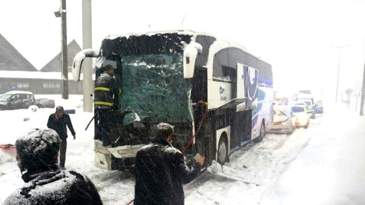 Düzce\'de 3 Araçlı Zincirleme Kaza: 9 Yaralı
