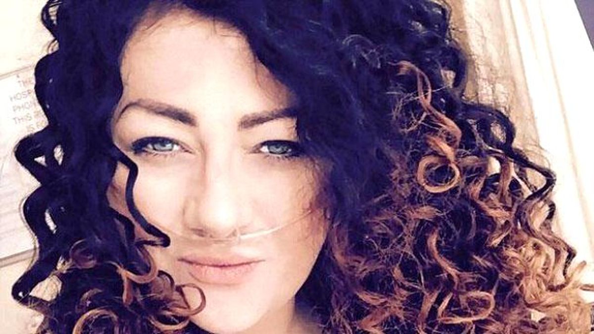 Genç Kız Facebook'a Yazdığı Notla Yaşamına Veda Etti