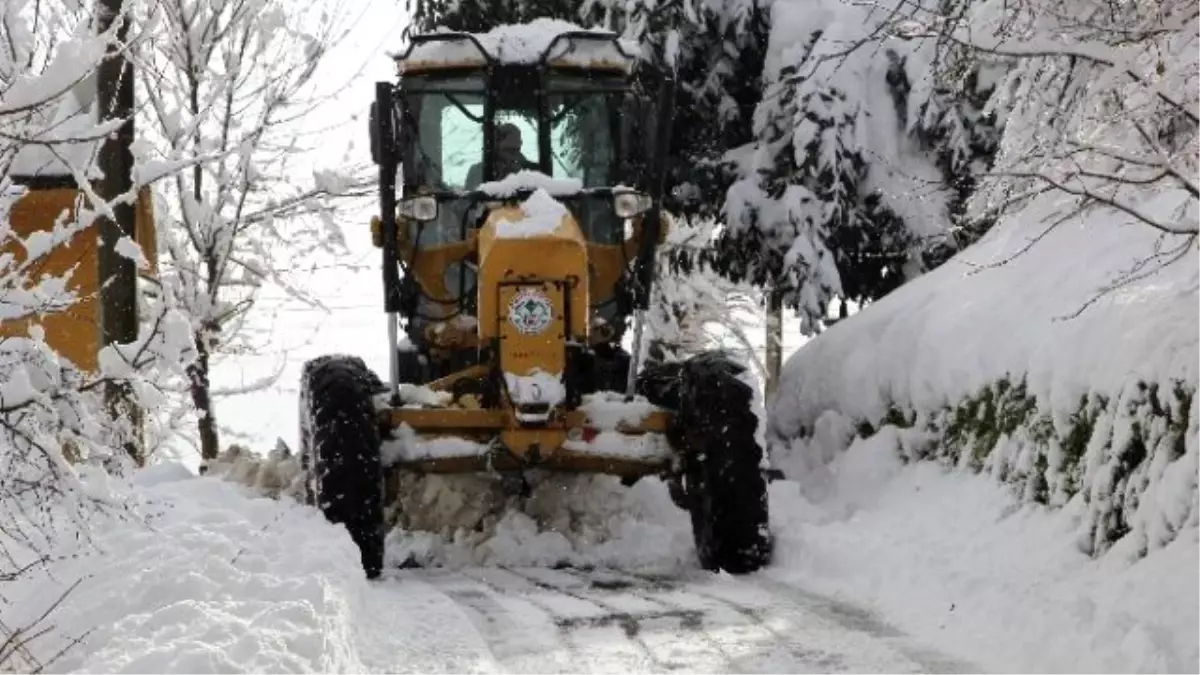 Giresun Merkez\'de Kar ile Mücadele Devam Ediyor