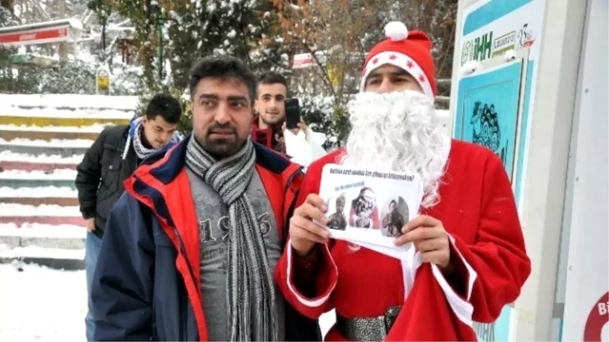 Hem Noel Baba Kıyafeti Giydi, Hem de \'Kutlama Yapmayın\' Diye Uyardı