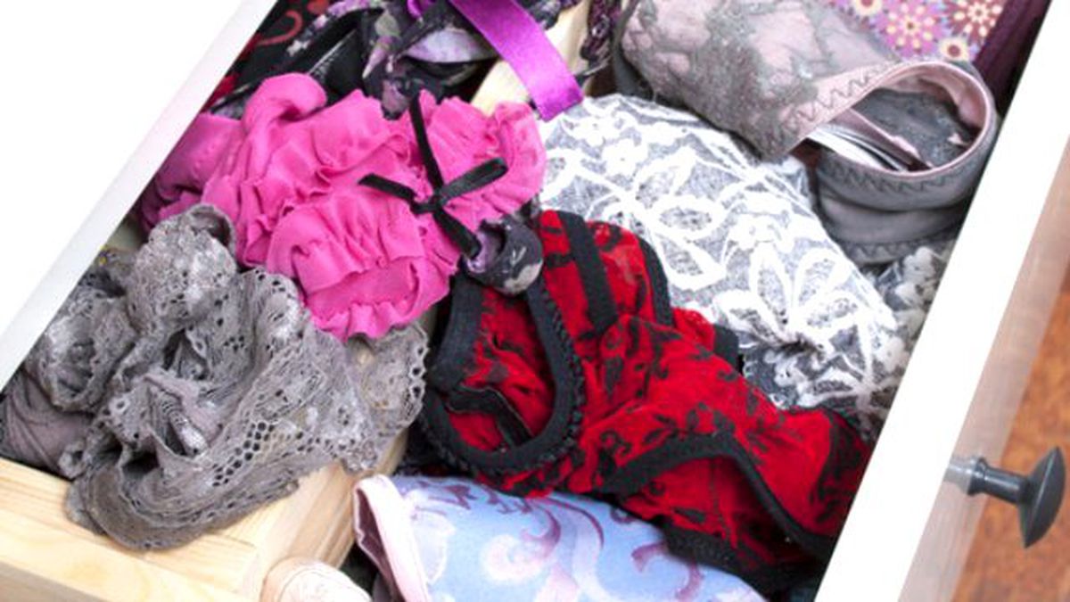 İç Çamaşırlarını Çalıp Rujla Not Bırakan Sapık Hırsız Yakayı Ele Verdi