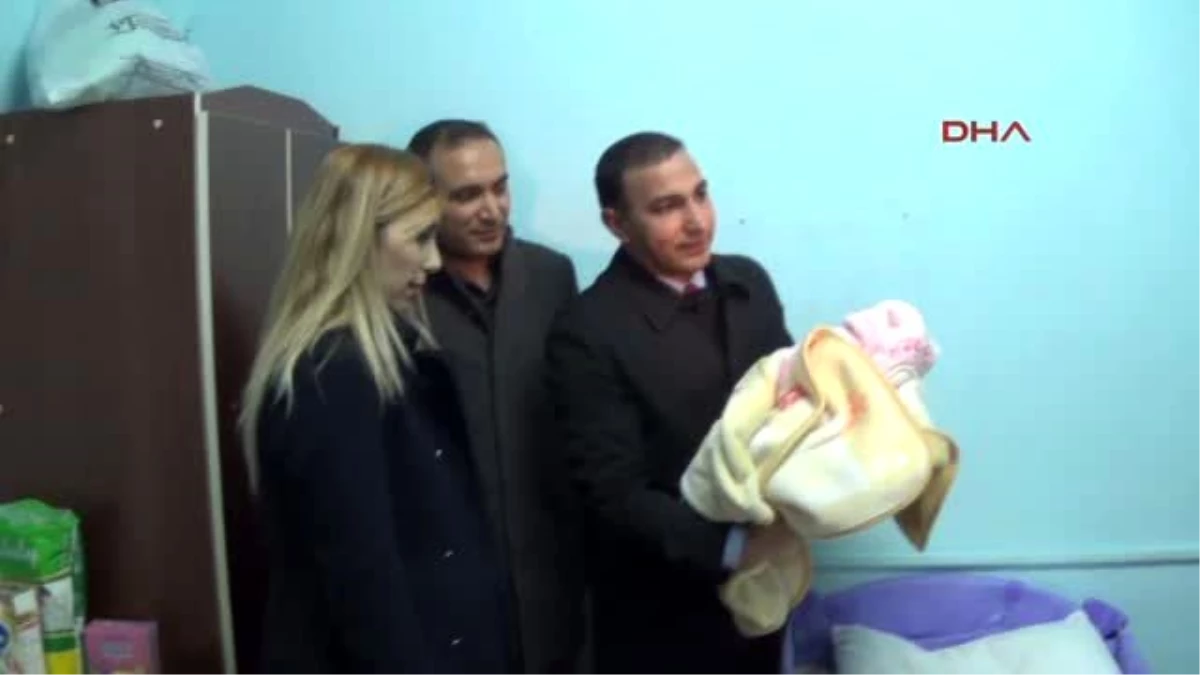 Genç Anne Doğurduğu 3 Günlük Kızını Hastaneye Bıraktı