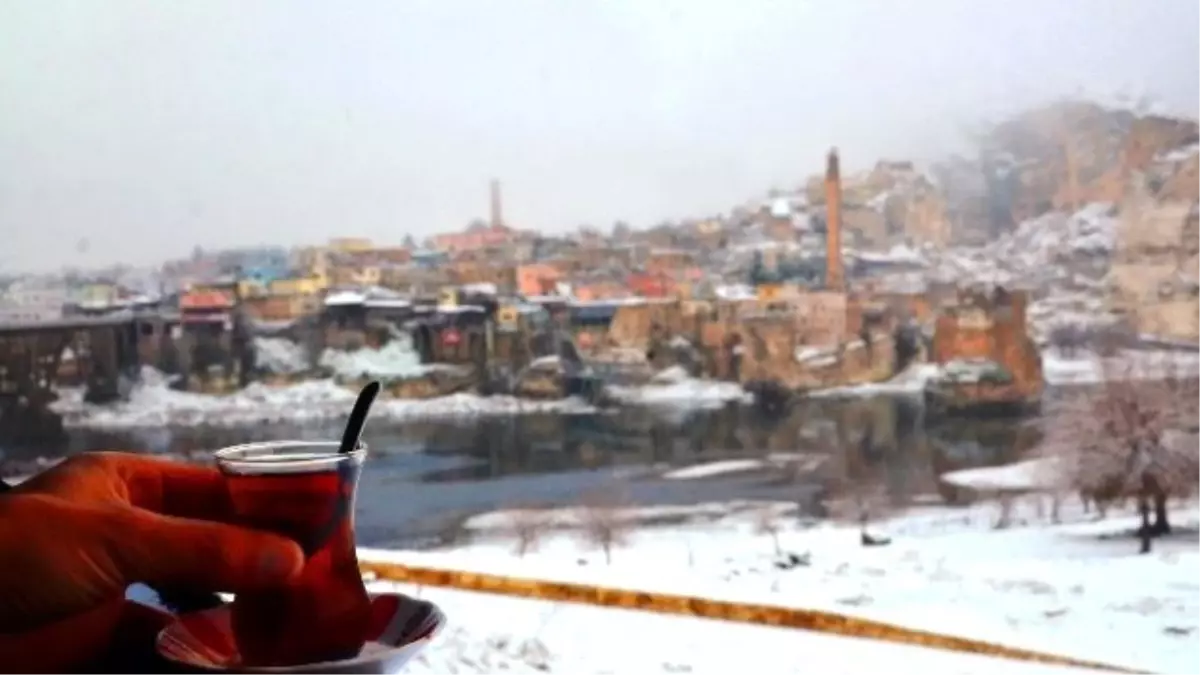 Kar Yağışı Hasankeyf\'te Kartpostallık Manzara Oluşturdu