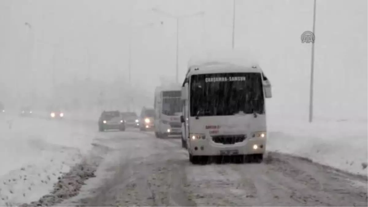 Kar Yağışı ve Buzlanma Trafiği Aksattı