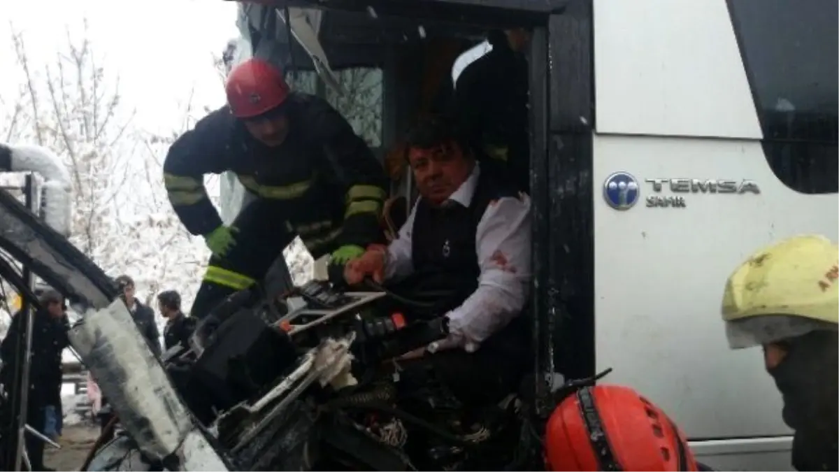 Kocaeli Tem Otoyolunda 11 Araçlı Zincirleme Trafik Kazası: 1 Ölü
