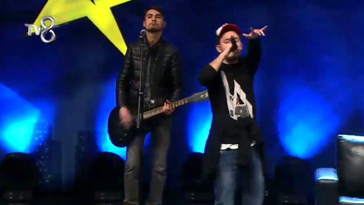Levent Atar ve Buray Ruşen Çam\'ın Rap Performansı