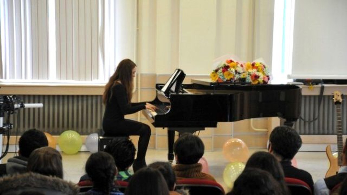 Müzik Öğretmenliği Öğrencilerinden Piyano Dinletisi