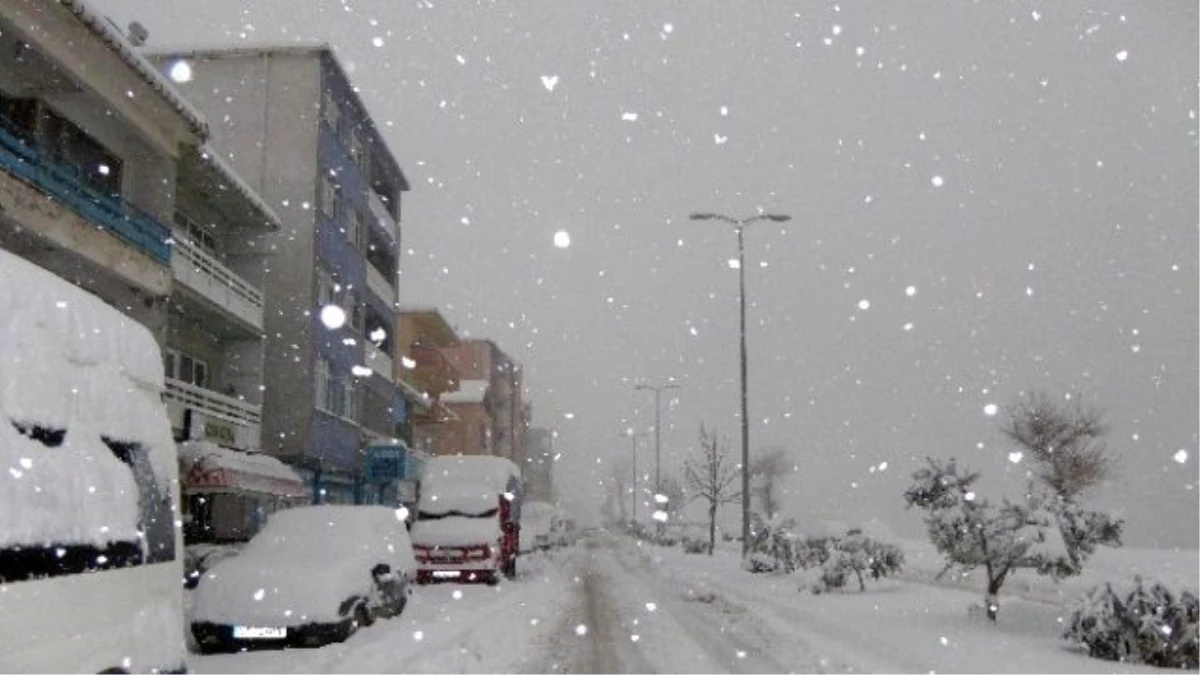 Okullar Tatil Edildi, Köy Yolları Kapandı İlçede Ulaşım Kesildi