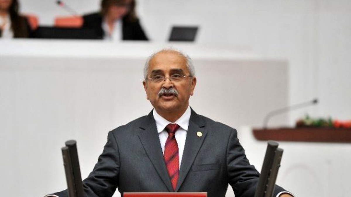 CHP\'li Vekilden İthal Doktora \'Yaş\' Önergesi