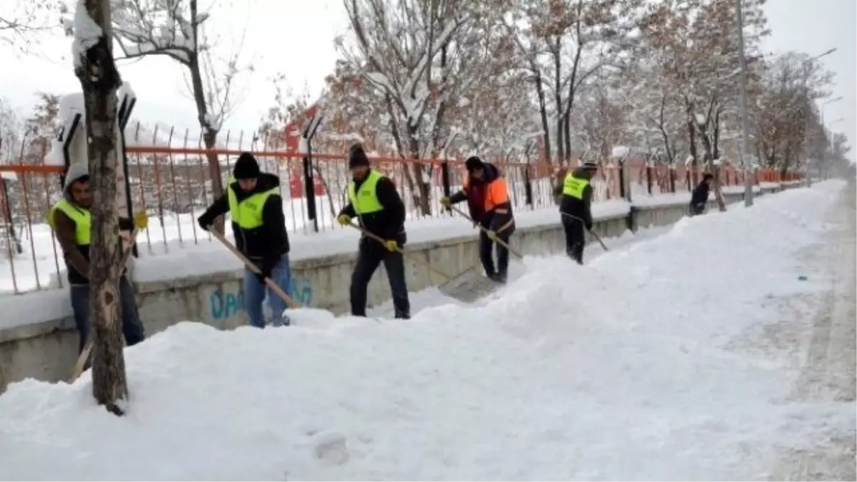 Palandöken Belediyesin\'den Yoğun Kar Mesaisi