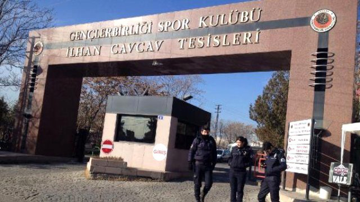 Polisler Gençlerbirliği Tesislerini Ablukaya Aldı