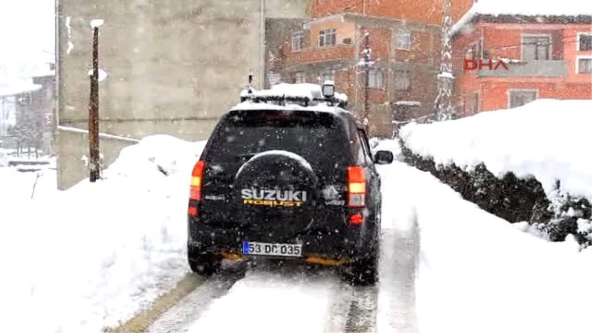 Rize\'de Kar Yolları Kapattı, Mahsur Kalan Hastaya Off-Road Ekipleri Ulaştı
