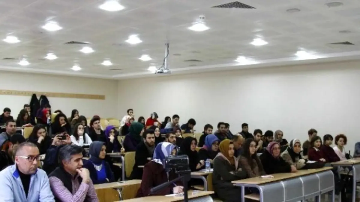 Saü\'de "Sosyolog Perspektifiyle Tarih - Sosyoloji İlişkisi" Adlı Bir Konferans Düzenlendi