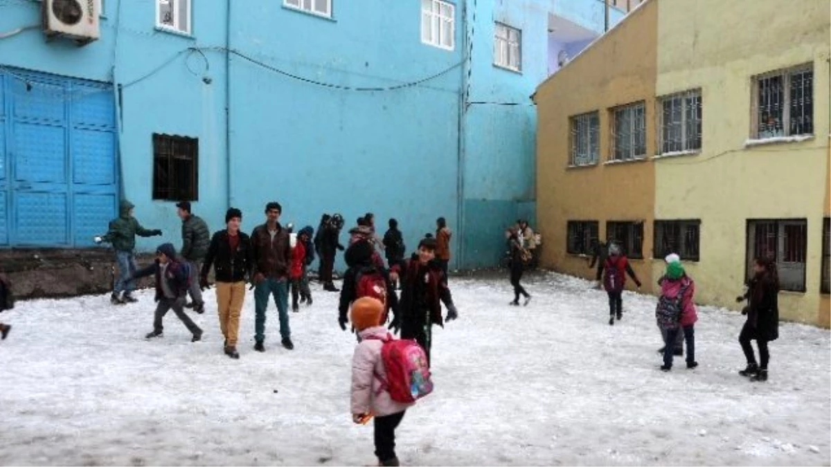 Şırnak\'ta Okullara Kar Tatili