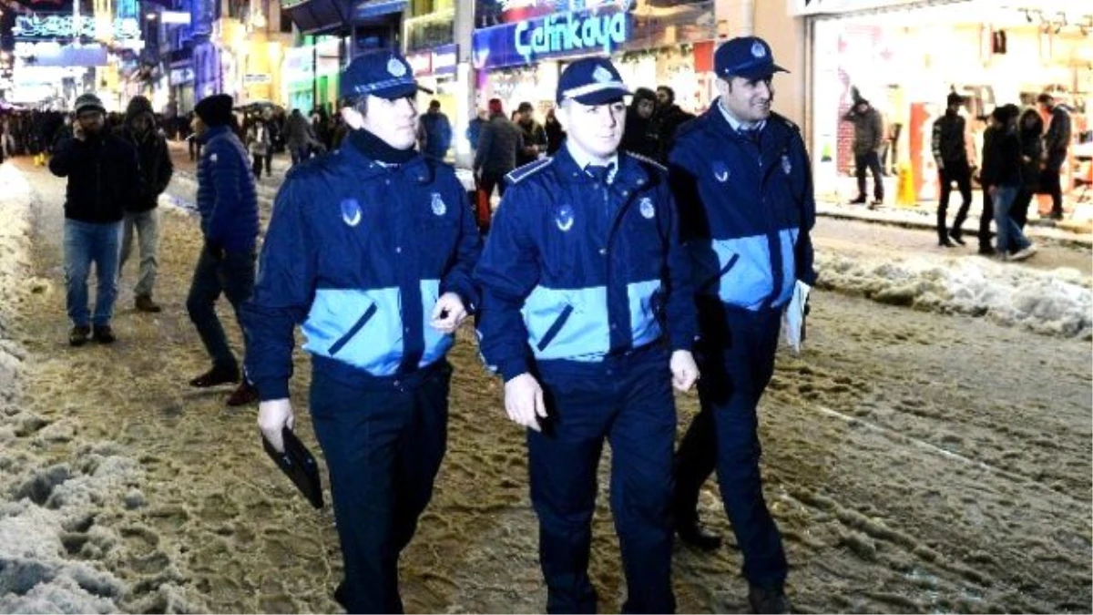 Taksim\'de Zabıtadan Tablet Bilgisayarlı Yılbaşı Denetimi