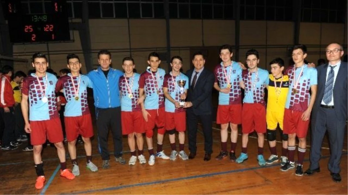 Trabzon\'da Genç Erkekler Voleybol Müsabakaları Sona Erdi