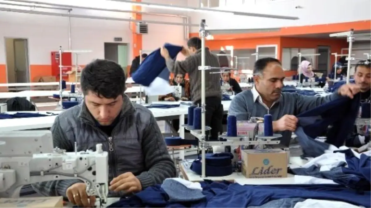 Yozgat\'ta 3 Ay Önce Yanan Tekstil Fabrikası Yeniden Çalışmaya Başladı