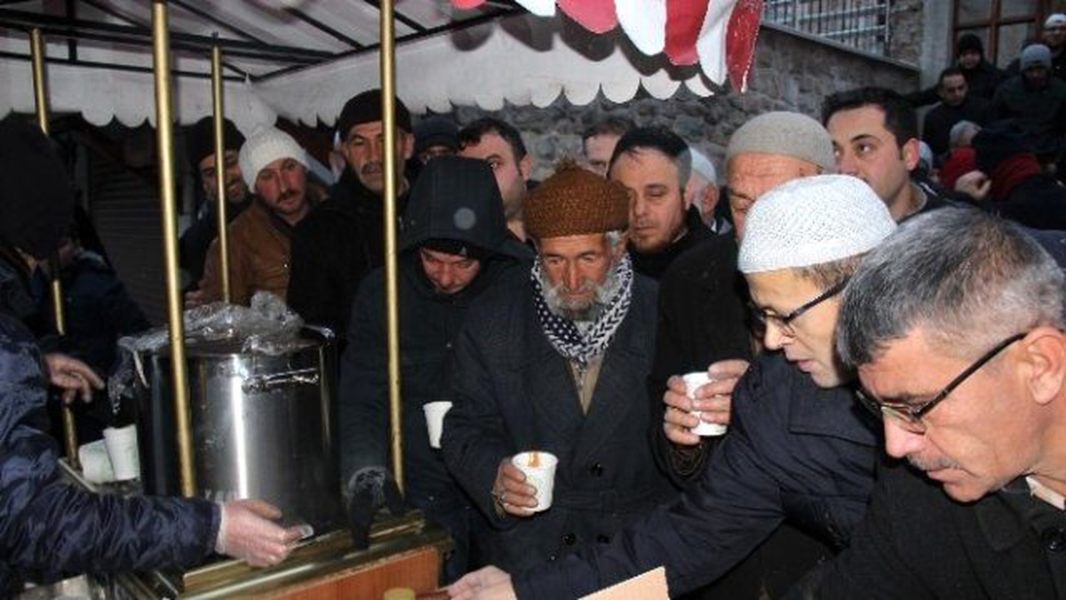 AK Parti Karatay Gençlik Kolları Sabah Namazında Bir Araya Geldi