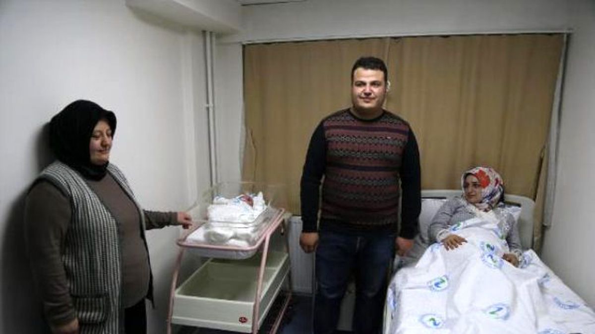 Altepe\'den 2015\'in Son, 2016\'nın İlk Bebeğine Çeyrek Altın