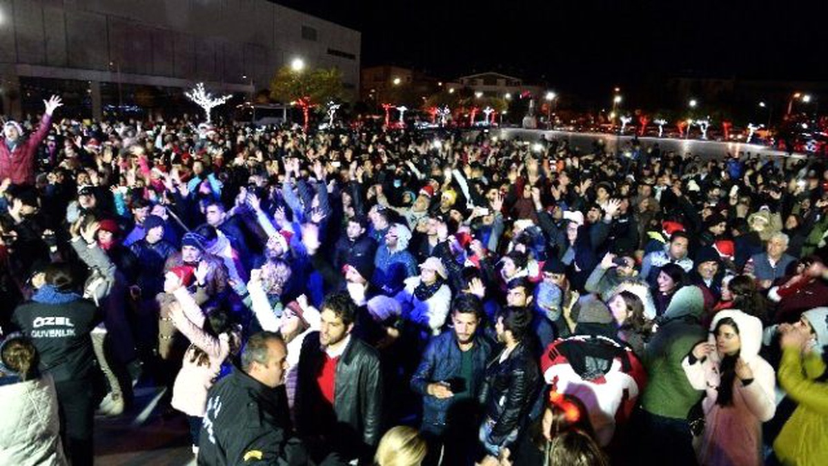 Antalya Yeni Yıla Suni Kar Altında Girdi
