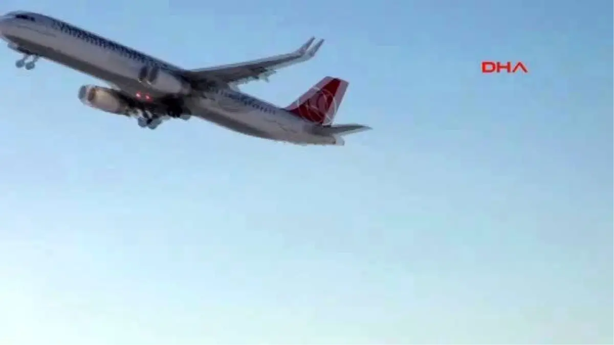 Atatürk Havalimanı\'nda Kar İptalleri Devam Ediyor