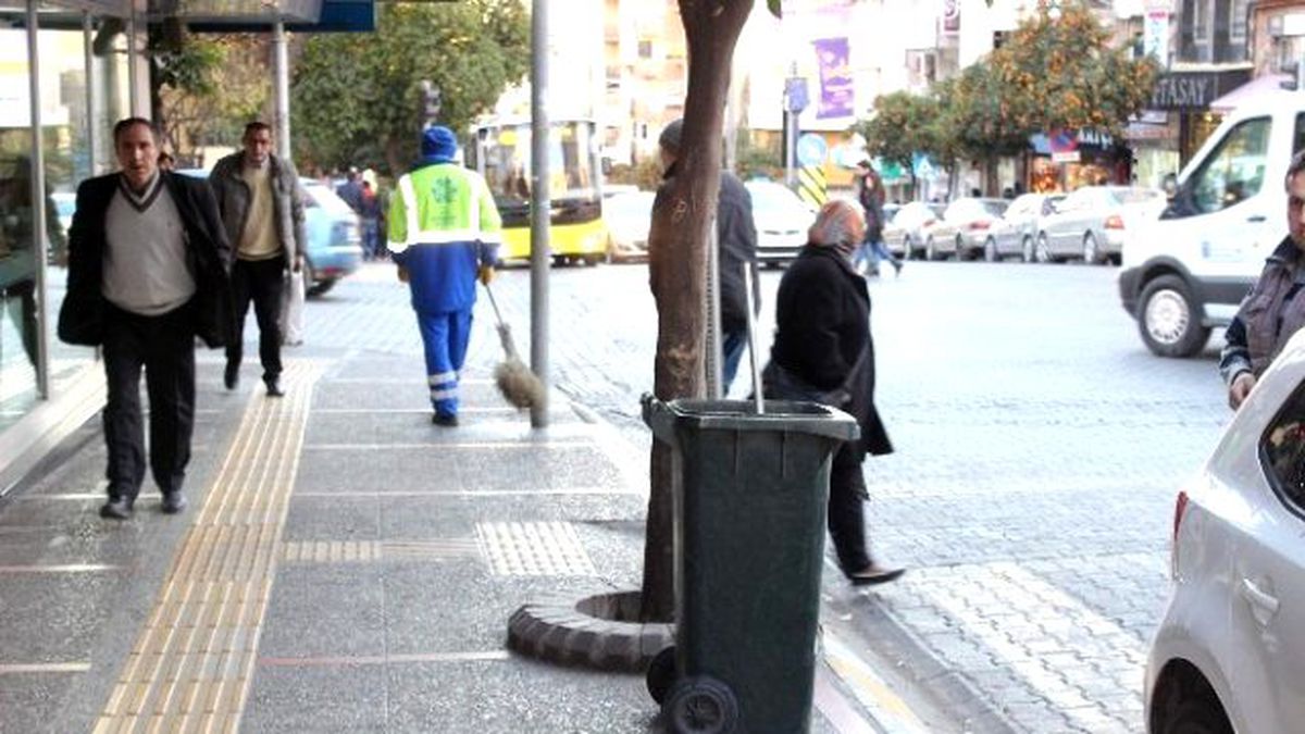 Aydın\'da Bulvar ve Caddelerdeki Çöp Sepetleri Kaldırıldı