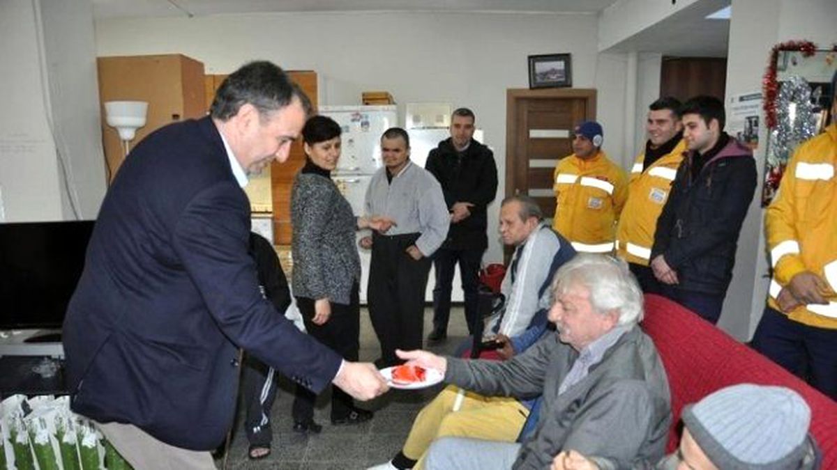 Ayvalık Belediye Başkanı Rahmi Gençer\'den Anlamlı Ziyaretler