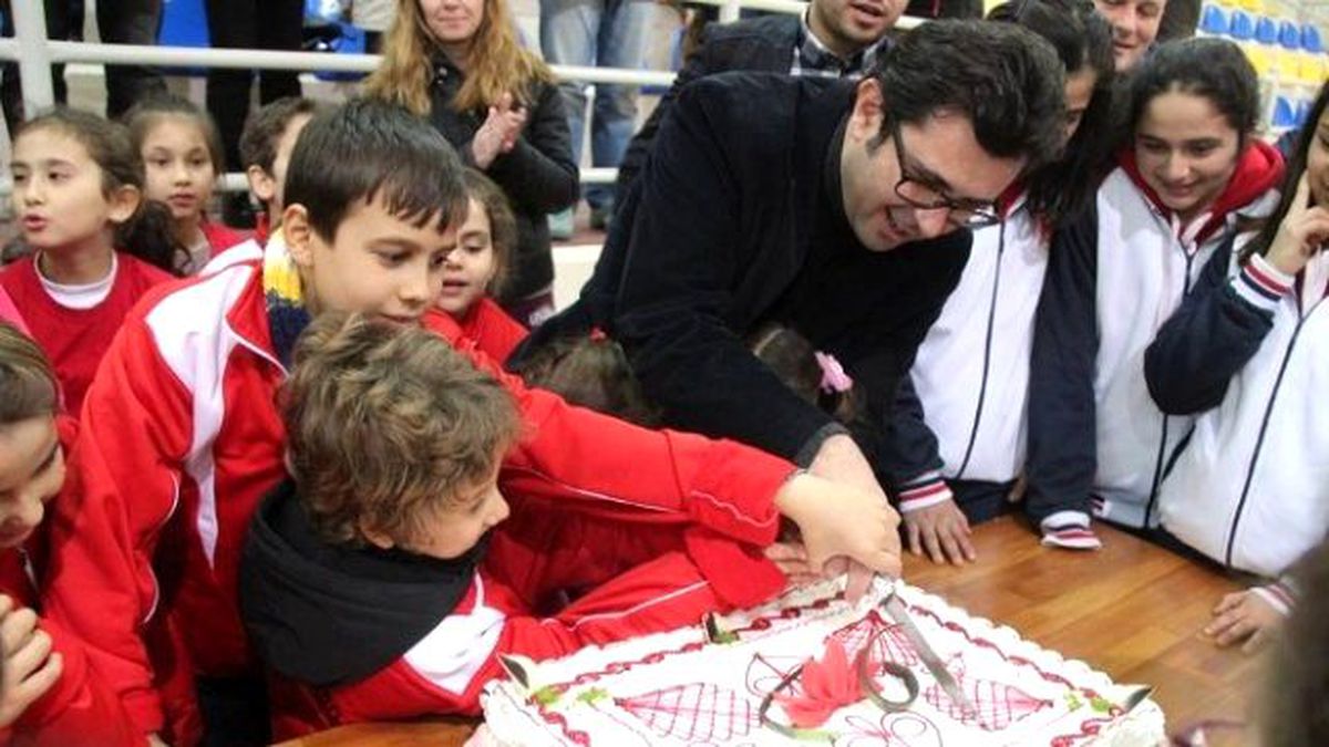 Başkan Gönenç Sporcu Çocuklar ve İşçilerle Yeni Yılı Kutladı