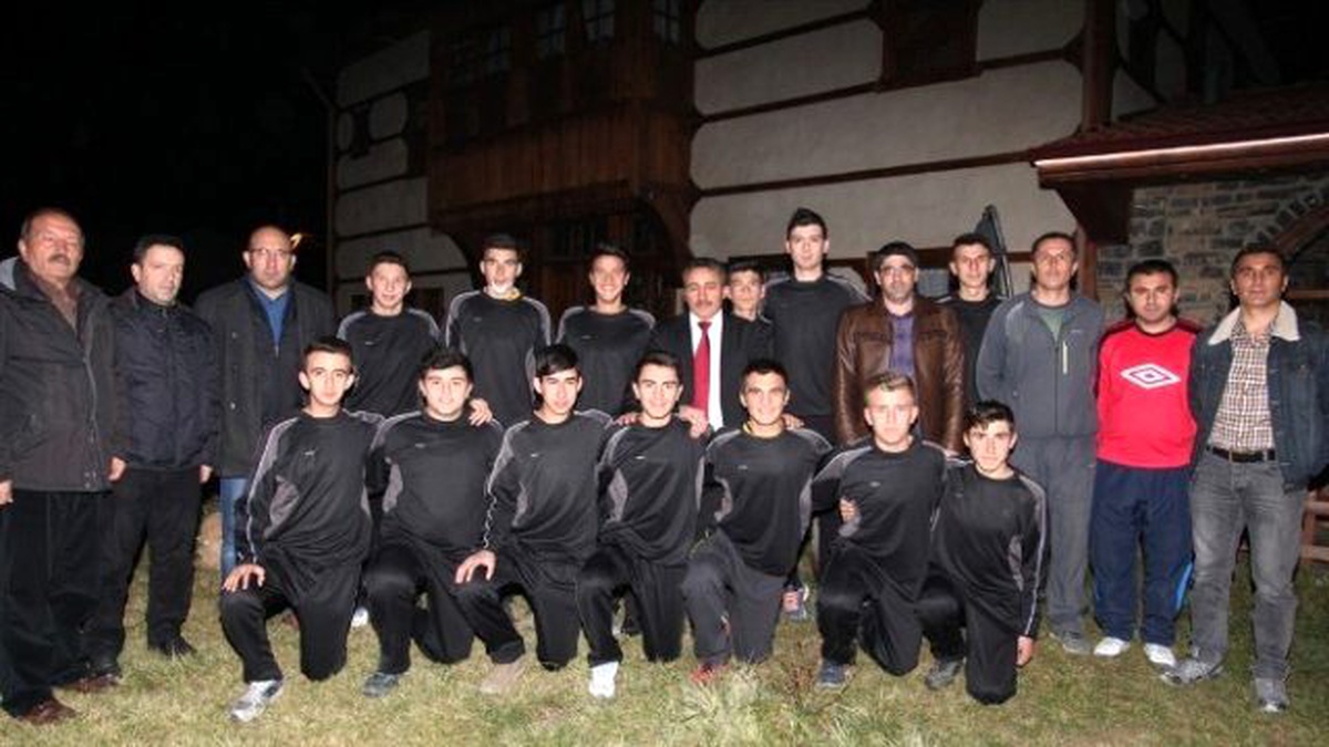 Başkan Mehmet Tutal, Yıldız ve Genç Voleybol Takımı Kadrosu ile Yemekte Buluştu